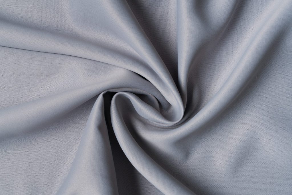Solano Silk close-up verduisterende gordijnstof Grijs 103