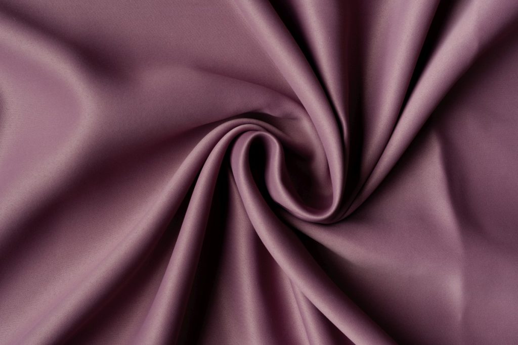 Solano Silk close-up verduisterende gordijnstof Paars A06