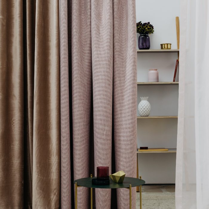 Castello Velours gordijn Beige in woonkamer