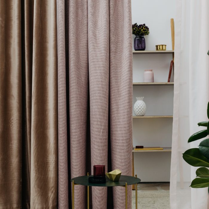 Castello Velours gordijn Beige in woonkamer