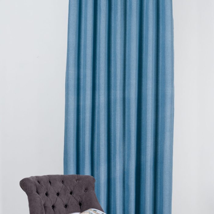 Serena Linen Denim hangend in woonkamer